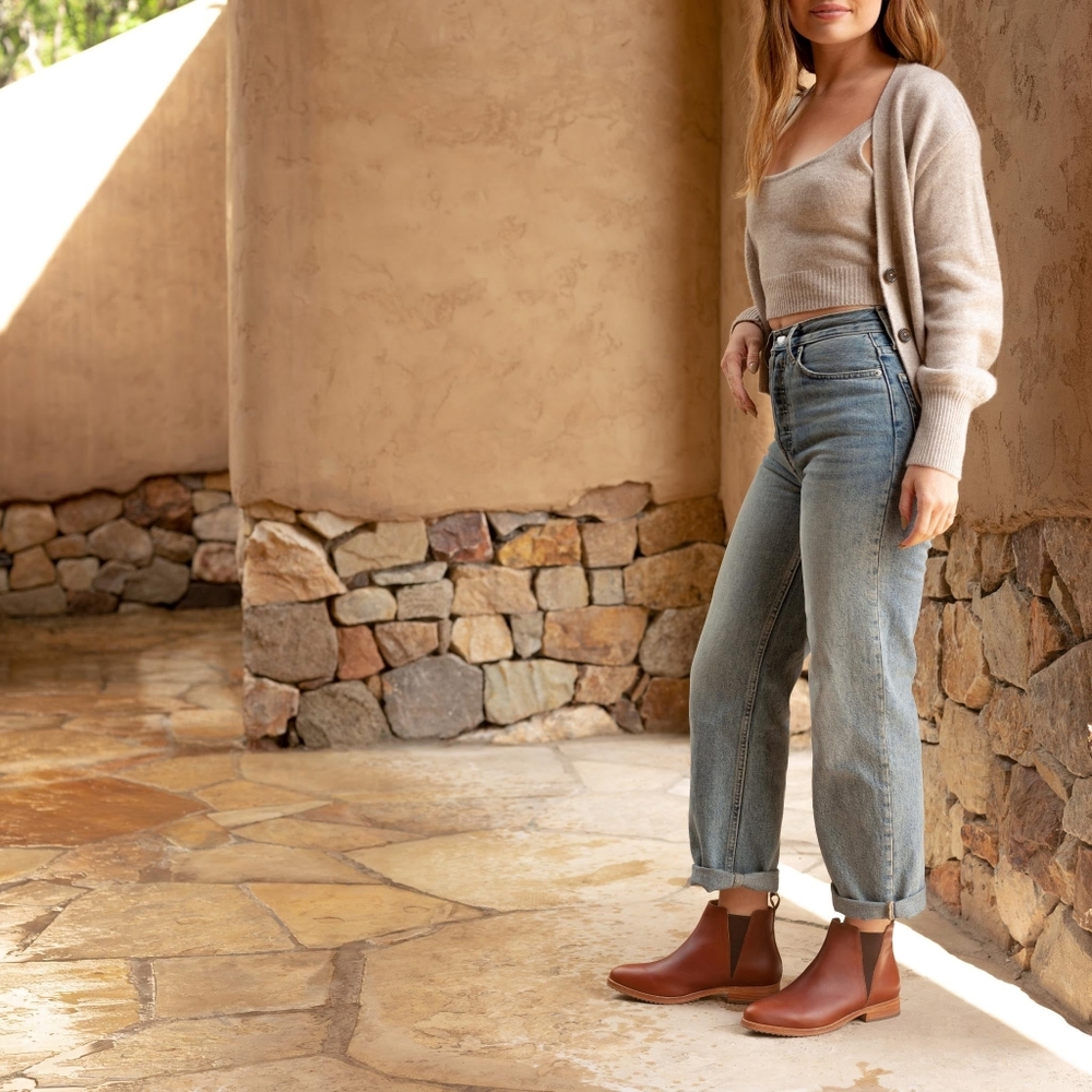 Nisolo Everyday Chelsea Boots in Brandy